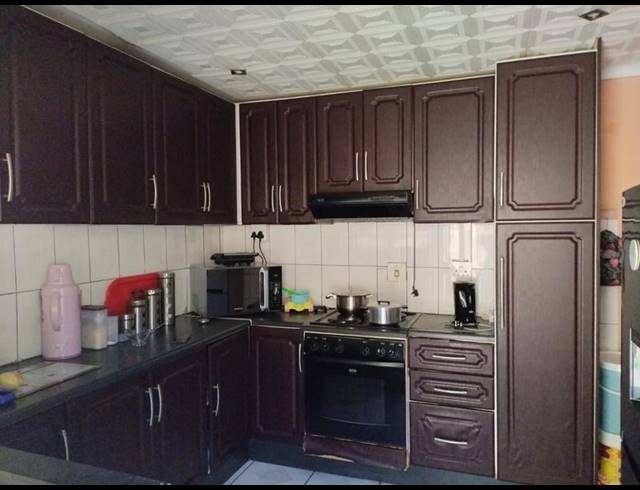 2 BEDROOM HOUSE FOR SALE IN UMLAZI G